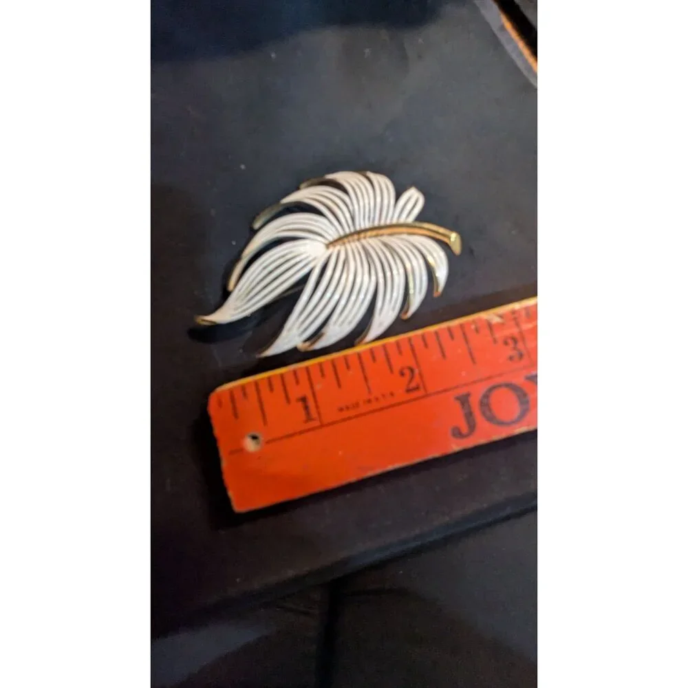 Vintage White Enamel Gold Tone Leaf Brooch Mid‎ Century Modern Palm Frond Pin